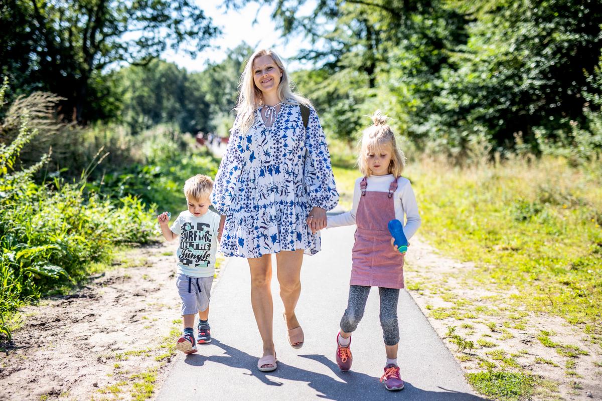 Familie auf dem Naturwanderweg Horsens–Silkeborg