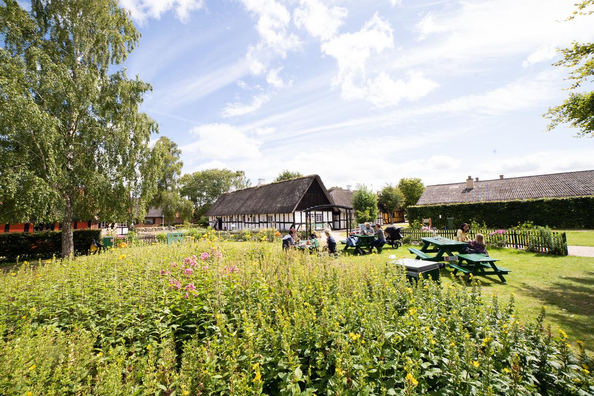 Tisch und bank bei Glus museum