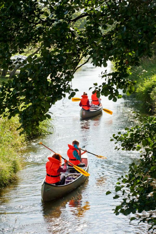 2 Kanus auf dem Gudenå bei Tørring im Küstenland