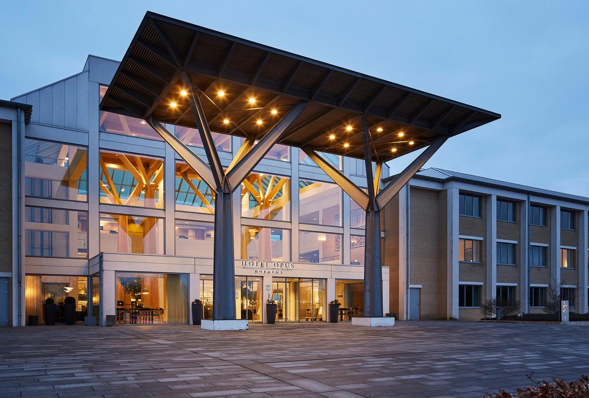 Indgangspartiet hos Hotel Opus i Horsens, Kystlandet
