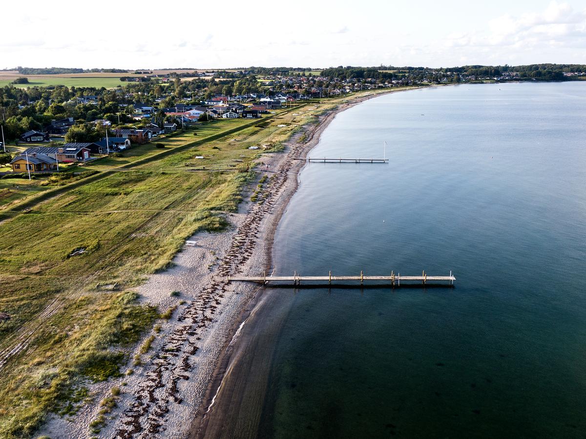 Kirkholm strand set oppe fra