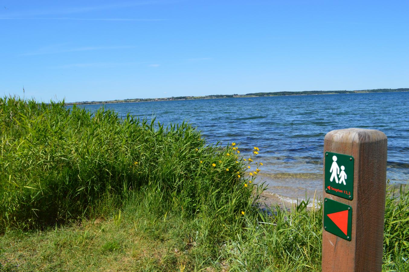 Sign by the beach on the Snaptun-Juelsminde Coastal Path