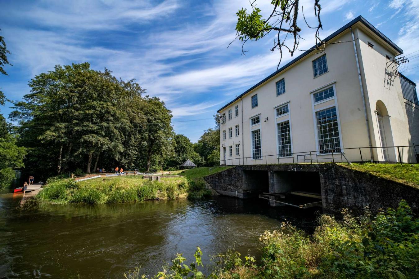 Vestbirk Vandkraftværk set udefra