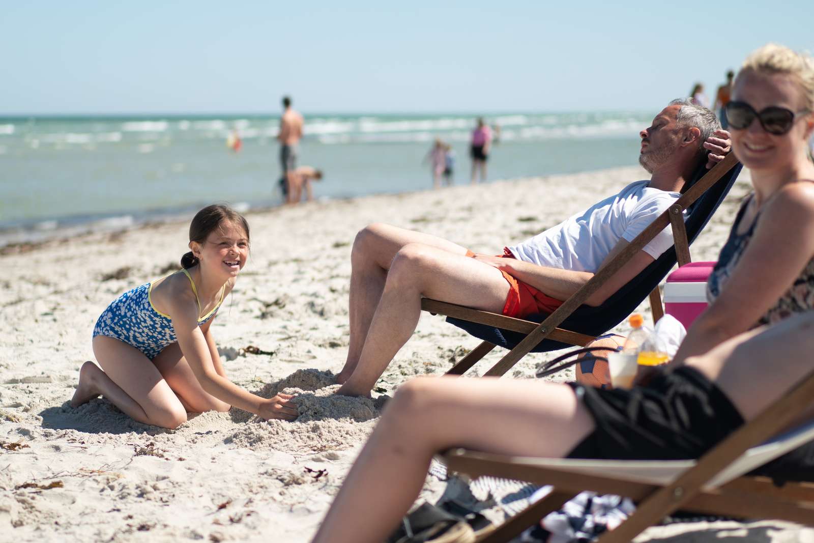 Familie på Saksild Strand (1600 px)