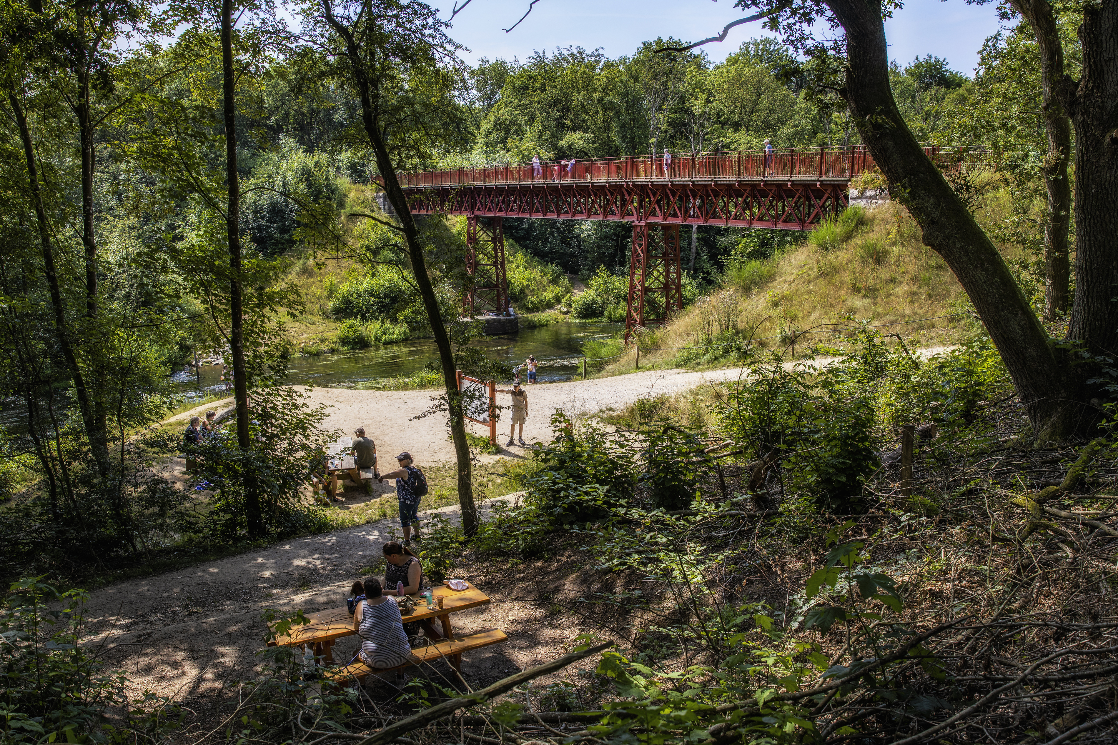 Bænke ved den Genfundne Bro