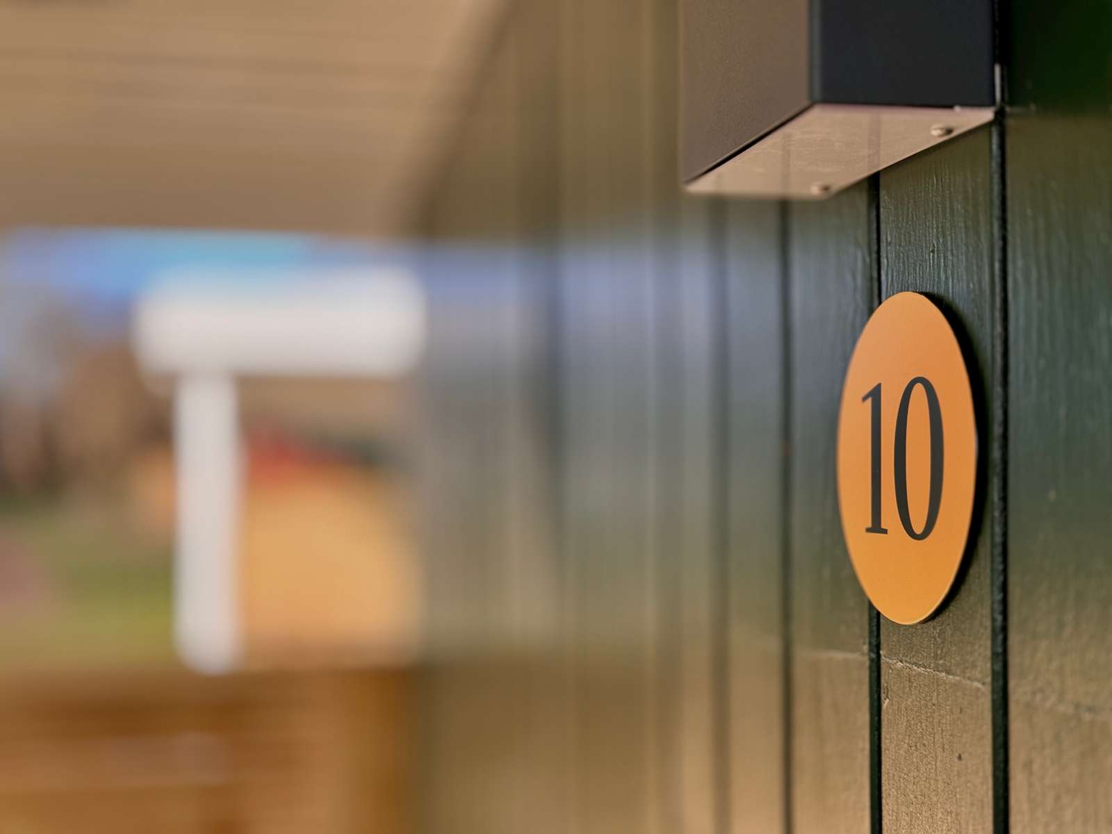 Et husnummer på en hytte hos Campingpladsen Endelave