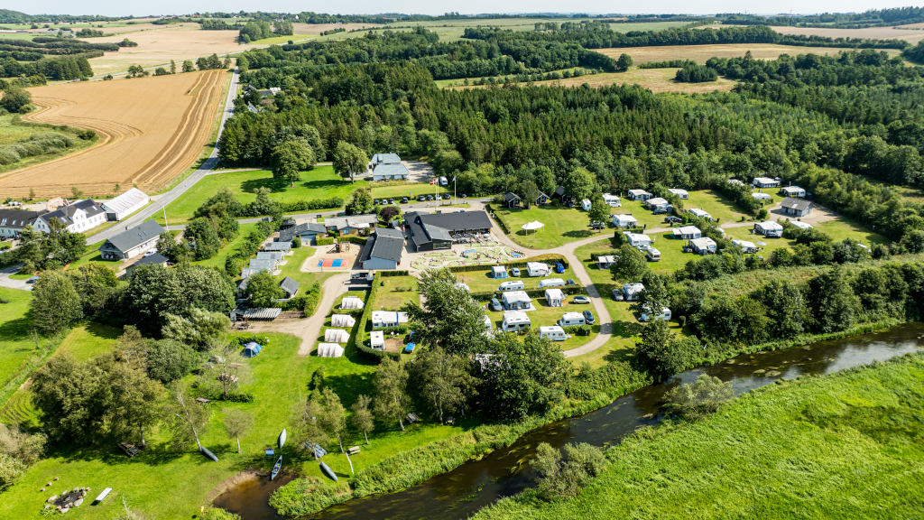 Dronefoto af Gudenå Camping