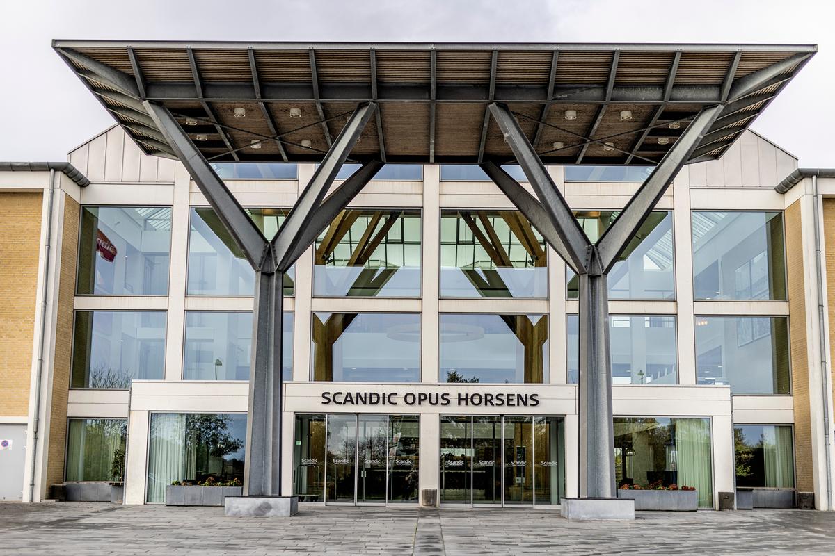 Facaden ved indgangen til Scandic Opus Horsens