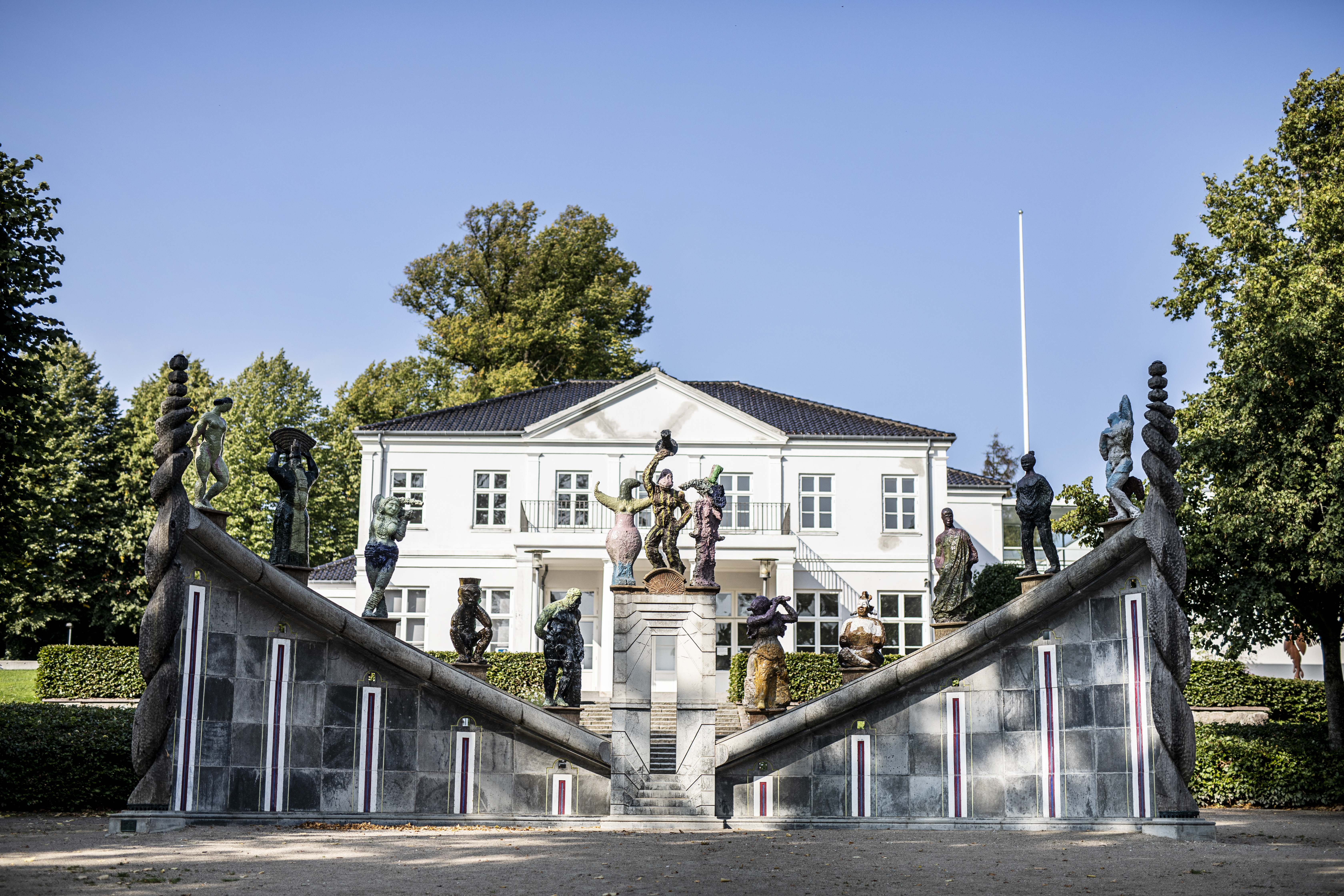 Skulpturer foran Horsens Kunstmuseum