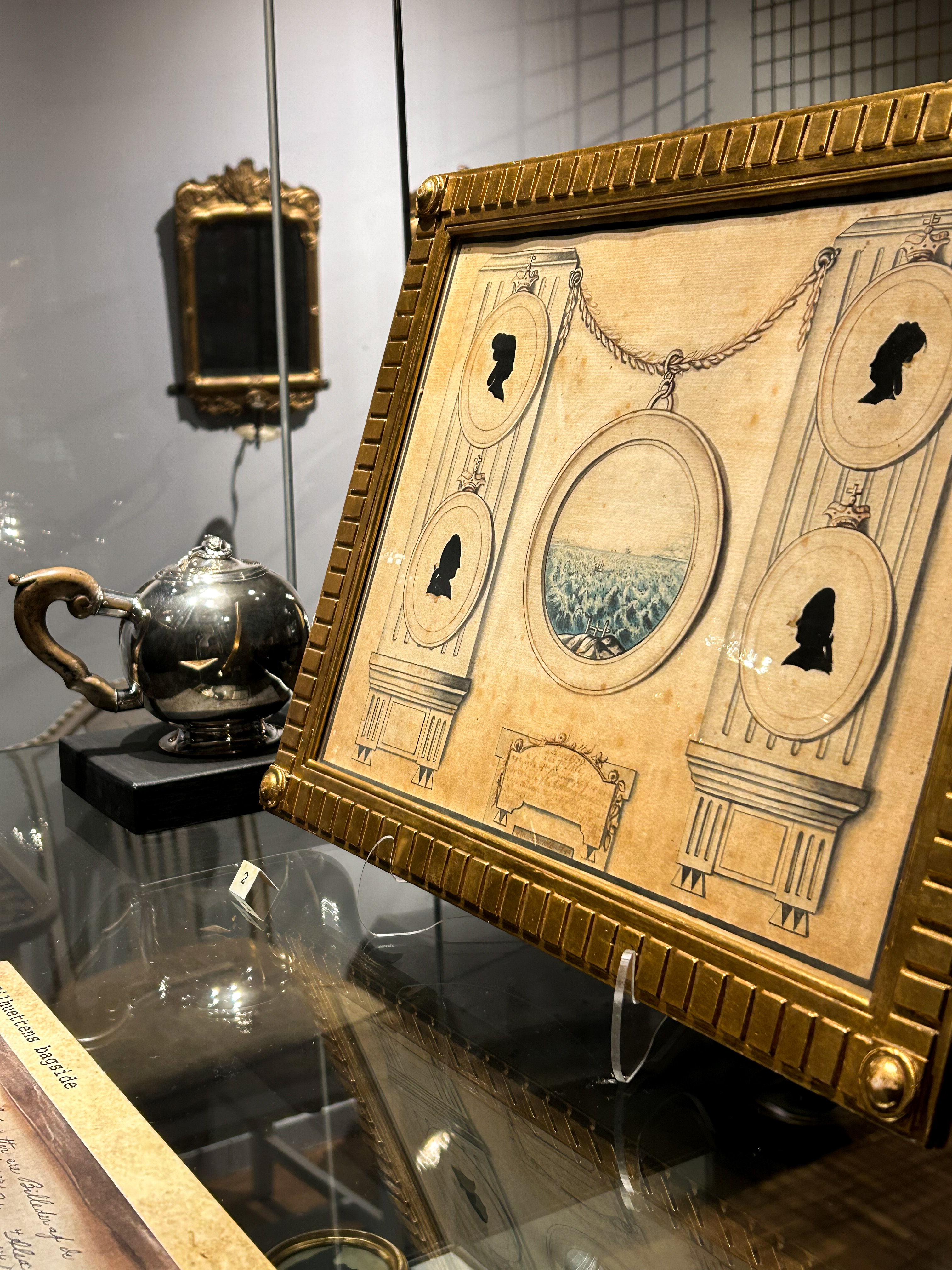 Kongelige silhouetbilleder i udstillingen Glimt af Horsens på Horsens Museum