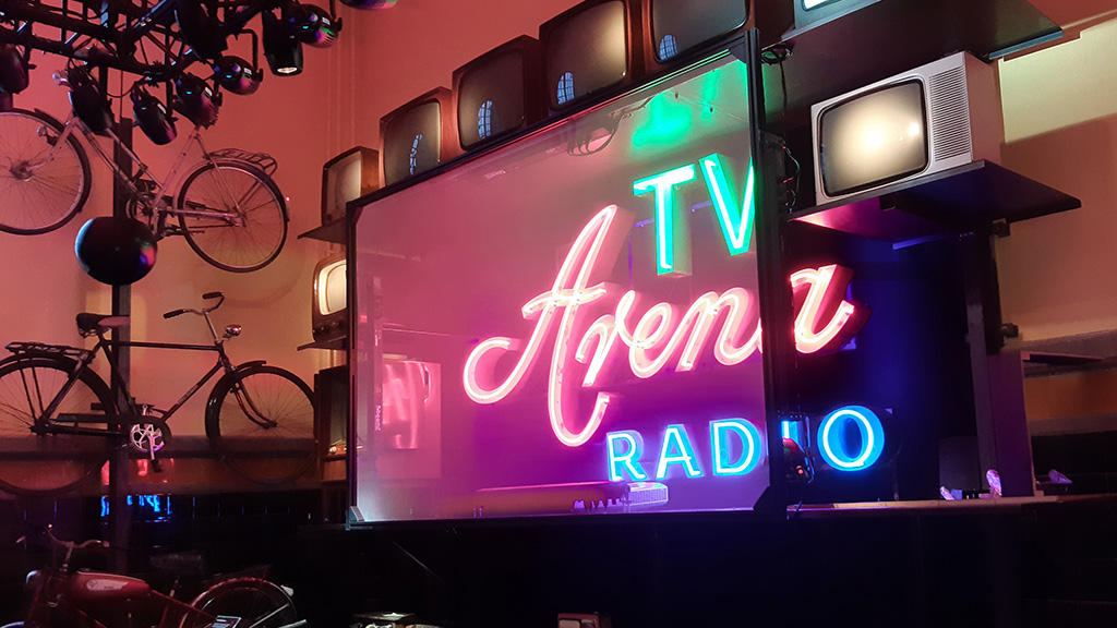 Neonskilt for Arena TV hos Industrimuseet