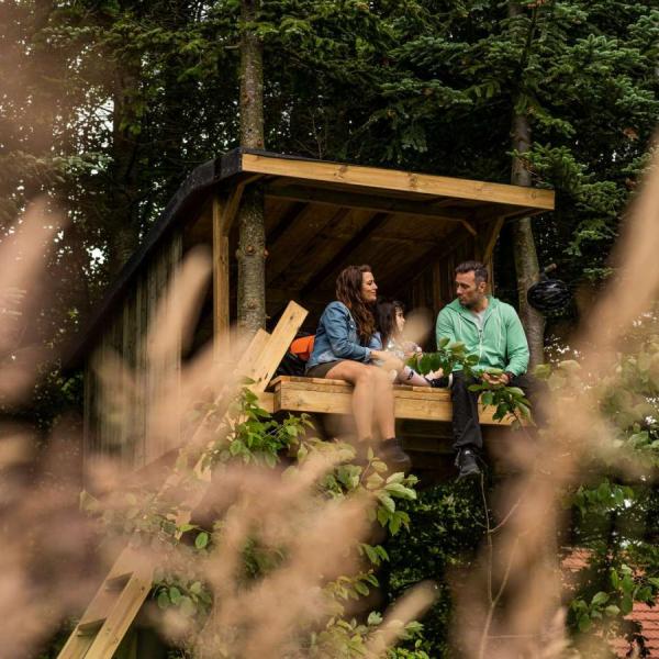 Guests in Holmlely’s treetop shelter