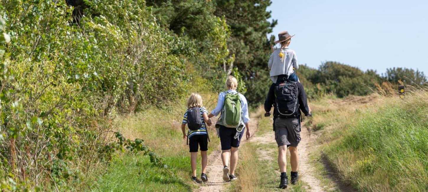 Family walking on The Tunø Treasure Hunt