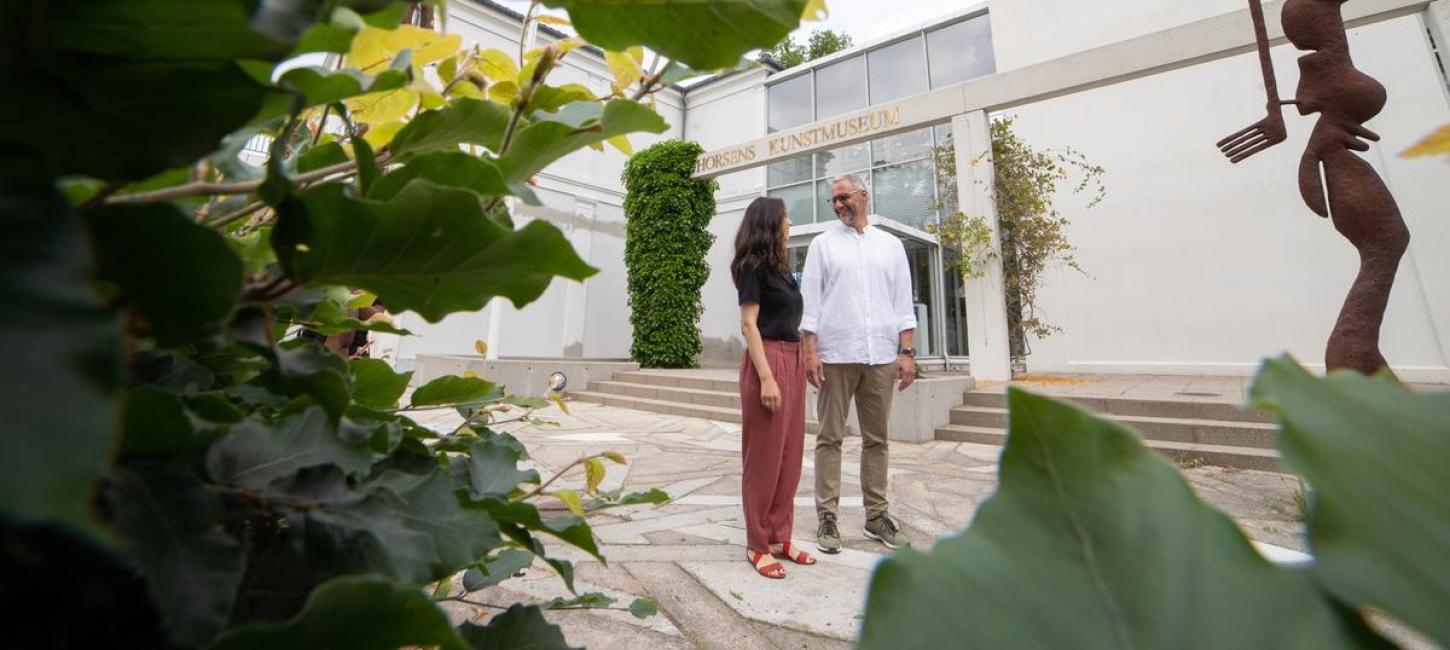 Husband and wife on a trip filled with culture in front of Horsens Art Museum