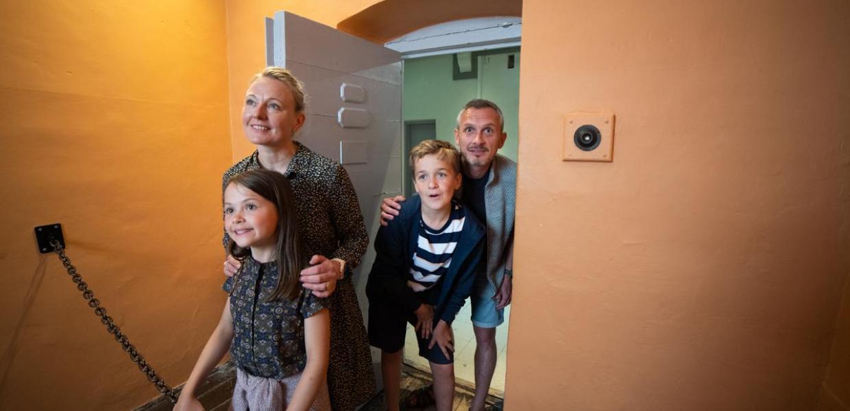 Family looks into a prison cell 