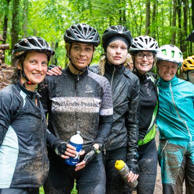 Female mountain bikers on the trail in Bjerre Forest