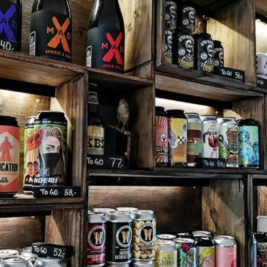 Cans and bottles in beautiful colours are on shelves at the Board Game Café in the centre of Horsens in the Destination Coastal Land