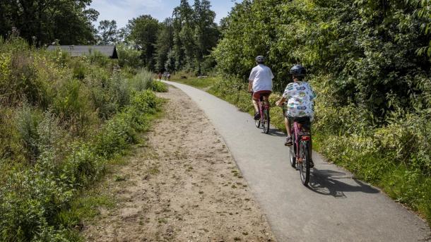 Two on a cycle ride on the Nature Trail Horsens-Silkeborg
