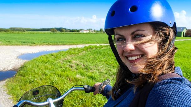 Travel blogger Melissa Villumsen taking a selfie while sitting on a bicycle on Endelave
