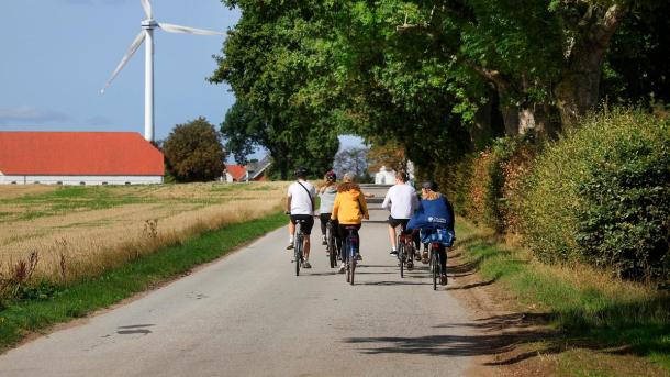 People cycling on the roads close to Hou