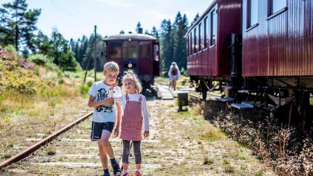 Children walking at Bryryp Vrads Vintage Railway