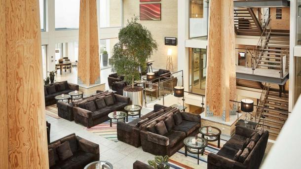 Lobbyområdet på Hotel Opus i Horsens - en del af Destination Kystlandet