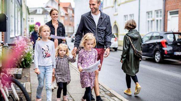 Family on a treasure hunt in the streets of Odder - part of Destination Coastal Land
