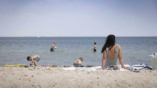 Familie på Storstranden i Juelsminde