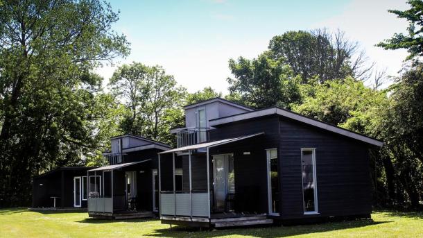 To hytter hos Hjarnø Camping