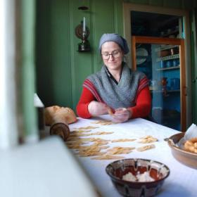 Woman makes angel wings for christmas at Glud museum