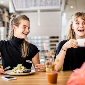 2 women having lunch at Horsens Art Museum