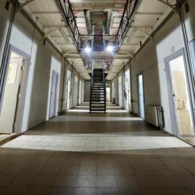 The hallway in FÆNGSLET in Horsens where you can hold meetings in a old prison cell